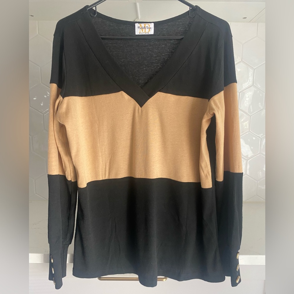 Super Cute (never worn) long sleeve V-neck Top! Black and Tan. Size Large.